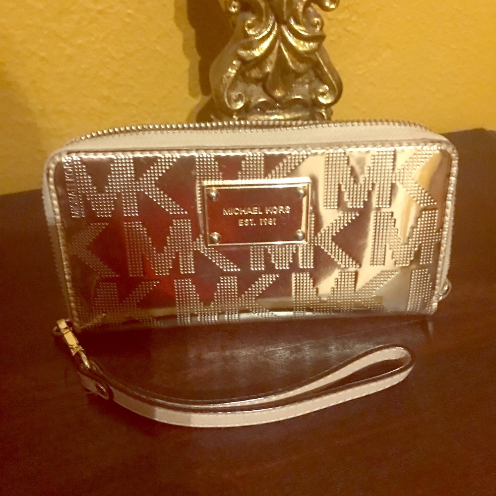 Authentic MK Gold wallet !
